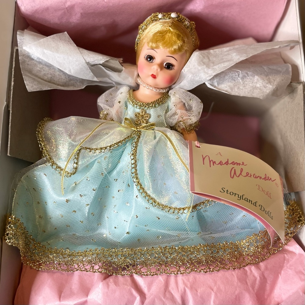 Alexander Doll Company
Cinderella-Ball Gown Doll